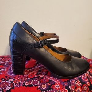 Clarks Bavette Cathy heels. Size 9